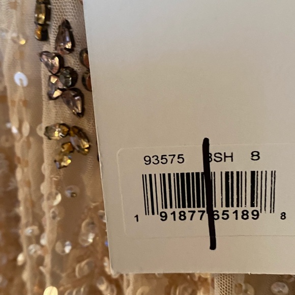 Mac Duggal 93575 Cap
Sleeve Embellished Gown
See NOTES - Picture 5 of 11